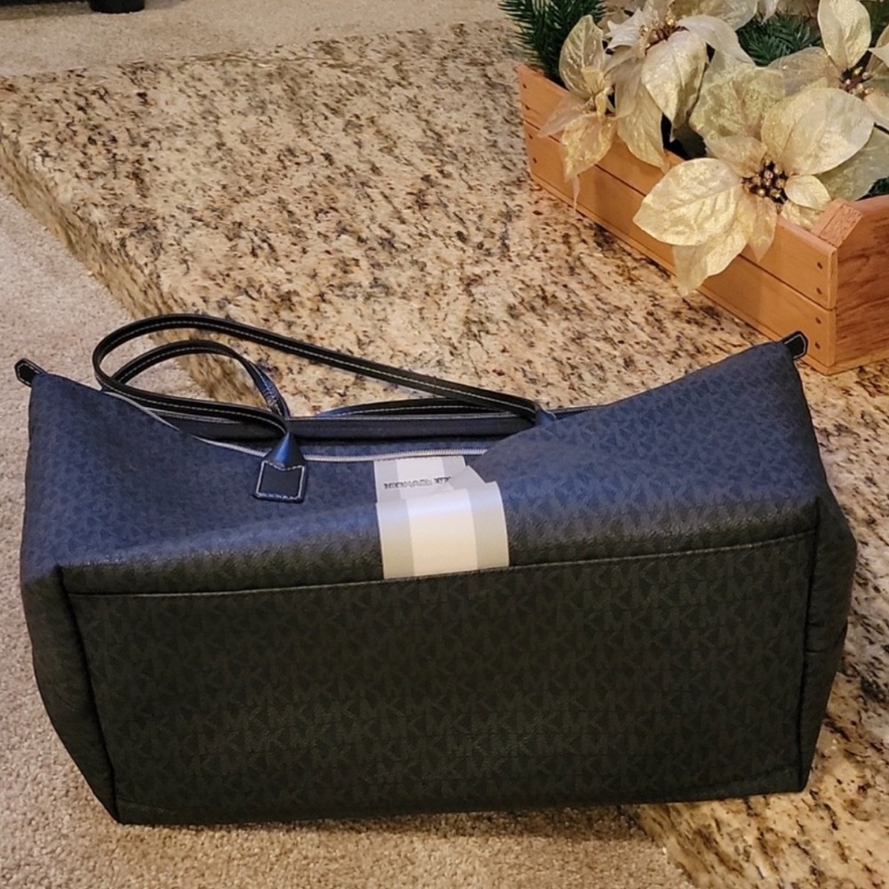 MICHAEL KORS TRAVEL LARGE TOP ZIP TOTE - Picture 6 of 9